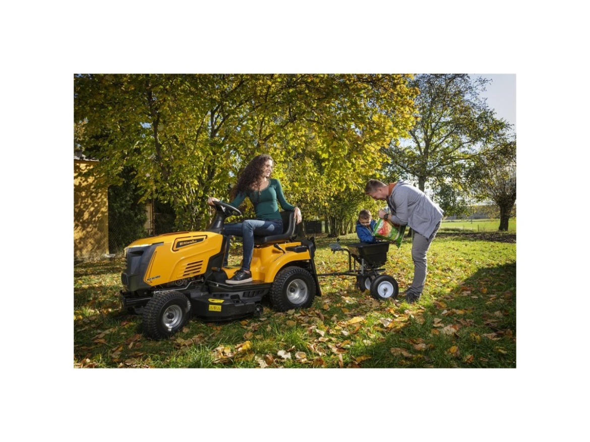 Travní traktor 92 cm se zadním výhozem a hydrostatickou převodovkou Riwall PRO RLT 92 HRD