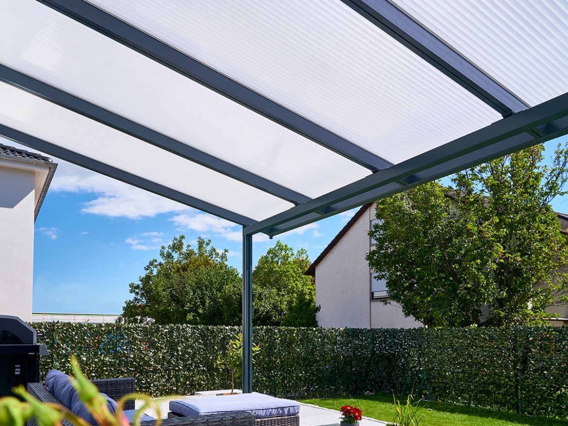 Hliníková pergola - čirý / bílá konstrukce Gutta Terrassendach Premium