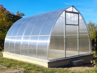 Obloukové skleníky na klíč –  Česká Manufaktura Violik polykarbonát 8 mm, 8,0 x 3,0 m