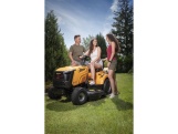 Dvouválcový travní traktor 102 cm se zadním výhozem a hydrostatickou převodovkou Riwall PRO RLT 102 HRD TWIN
