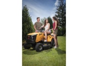 Dvouválcový travní traktor 102 cm se zadním výhozem a hydrostatickou převodovkou Riwall PRO RLT 102 HRD TWIN
