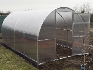 Obloukové skleníky s jeklovou konstrukcí –  Zepelin 8 x 2,6 m polykarbonát 4 mm