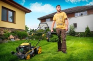 Multifunkční travní sekačka 4 v 1 s benzinovým motorem a pojezdem Riwall PRO RPM 5135