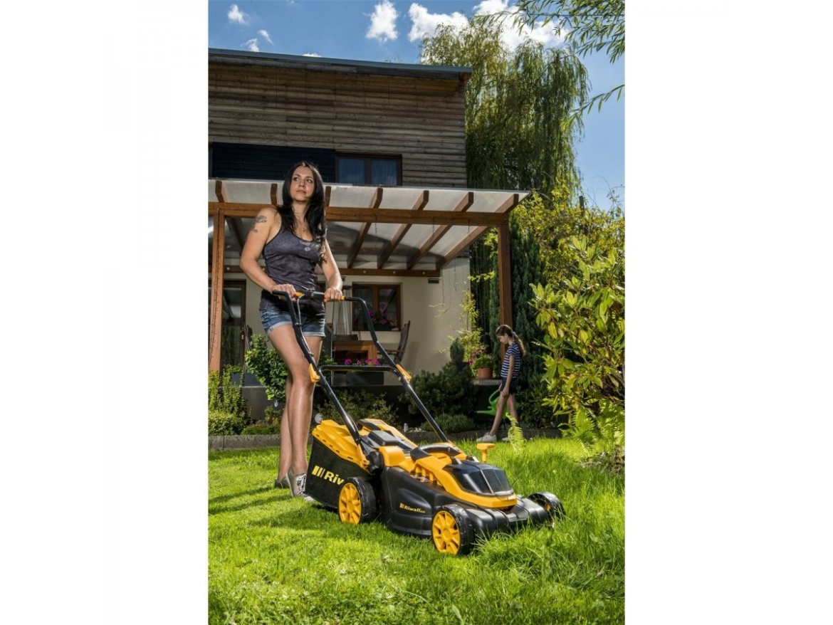 Akumulátorová travní sekačka 20 V (bez baterie a nabíječky) Riwall PRO RALM 3820