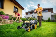 Multifunkční travní sekačka 4 v 1 s benzinovým motorem a pojezdem Riwall PRO RPM 5135