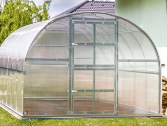 Levné obloukové skleníky –  Baltic LT 6 x 3 m, polykarbonát 4 mm