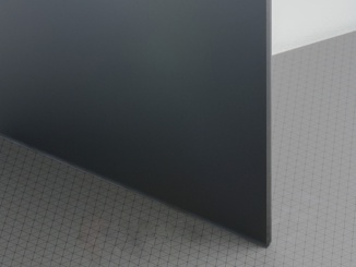 Plexiglas Satinice DC –  Plexiglas Satinice DC Pieskované plexisklo Plexiglas Satinice DC Hrúbka: 6, Farba: sivá, Kód farby: 7C17 DC Carbon, Šírka: 1520, Dĺžka: 2030, Hmotnosť: 22.044, Priepustnosť svetla: 2%, Priepustnosť
